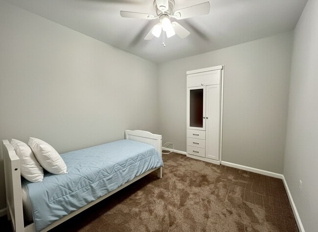 Building Photo - 222 Milligan St