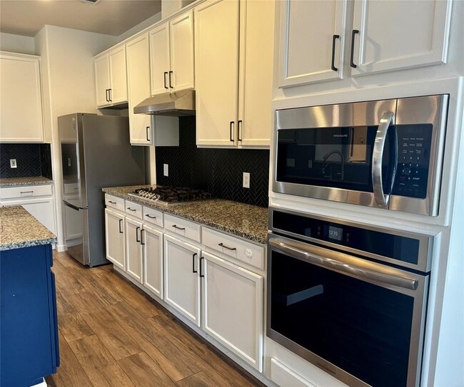 Building Photo - 104 Silk Tree Ln