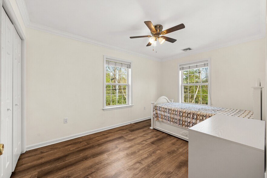 Building Photo - 112 Peapack Rd