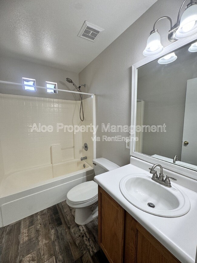 Building Photo - 9138 W Ross Ave