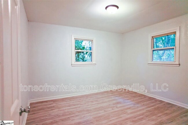 Building Photo - 208 Rison Rd