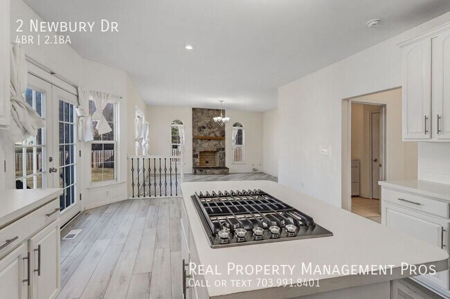 Building Photo - 2 Newbury Dr