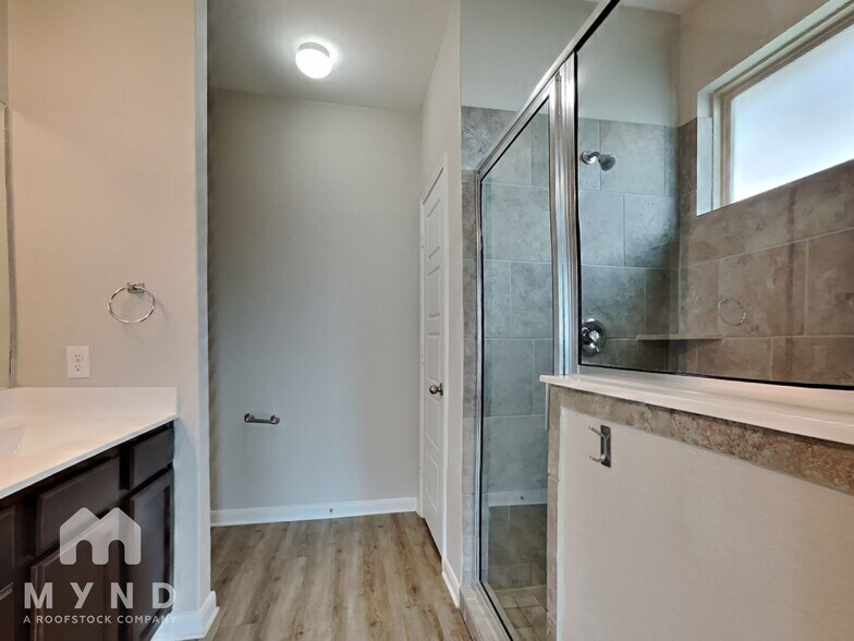 Building Photo - 2066 Rhesus Vw