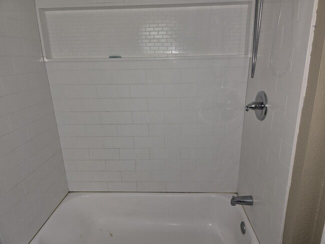 Building Photo - 515 Maple St