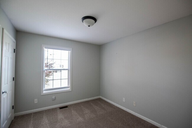 Building Photo - Pet Friendly Three Bedroom!