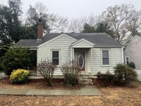 Building Photo - Quaint 2 Bedroom 1 Bath Home with Fenced i...