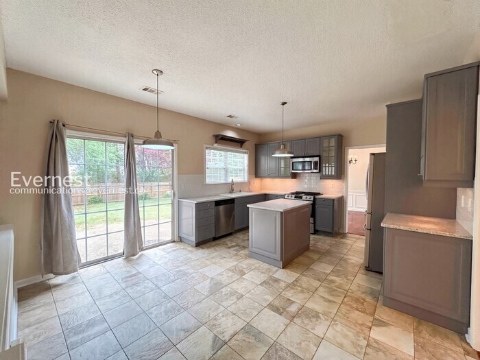 Building Photo - 3406 Chastain Glen Ln NE