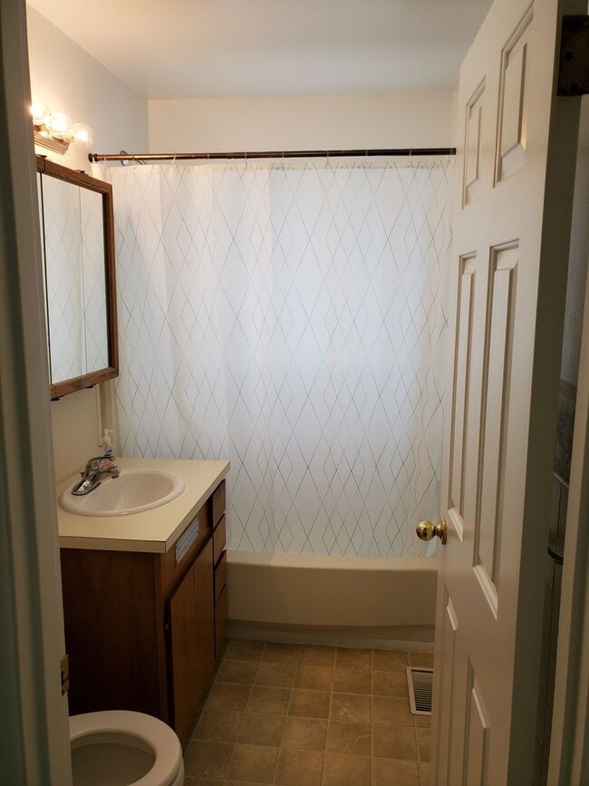 Building Photo - 3 Bedroom Home in Blaine!