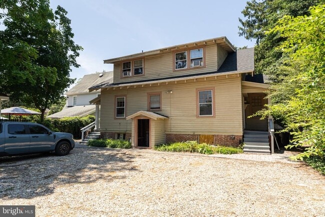 Building Photo - 733 Camden Ave