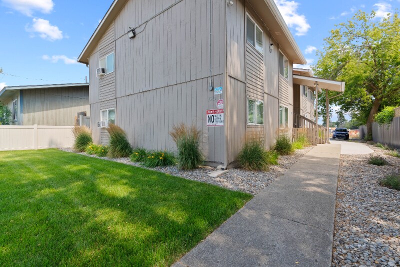 Building Photo - 3012 N Hogan St