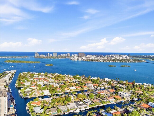 Building Photo - 2370 NE 135th St