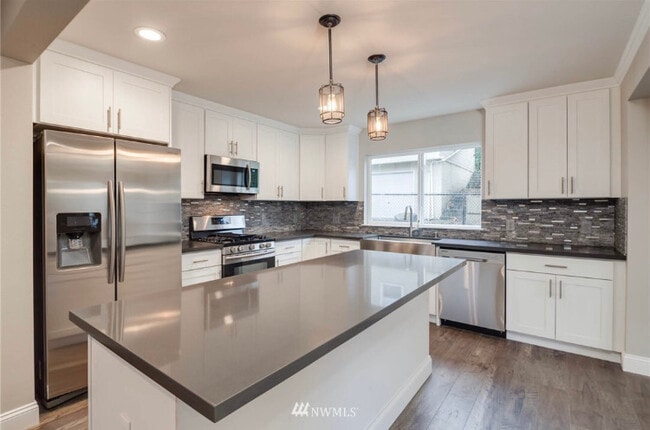 Building Photo - 311 Taylor Ave NW