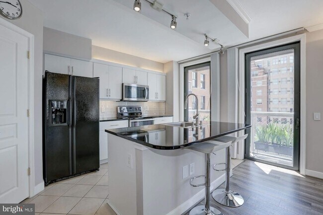 Building Photo - 616 E Street NW Unit 718