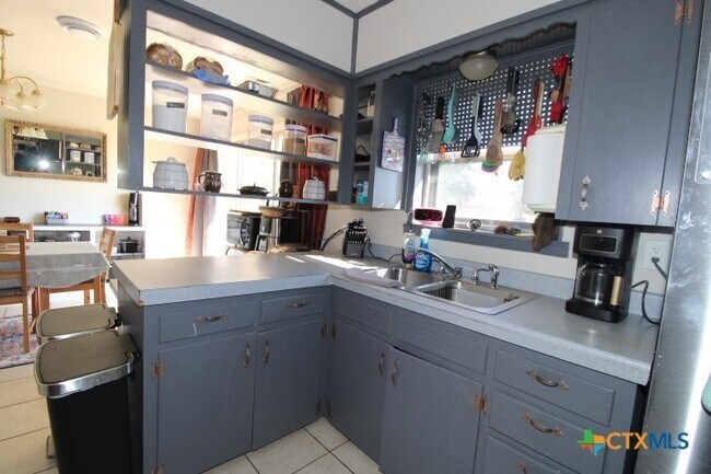 Building Photo - 2706 Live Oak Dr