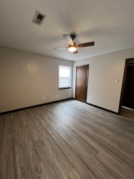 Building Photo - 126 Hampton Dr
