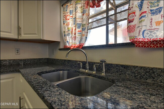 Building Photo - 1739 Russ Randall St