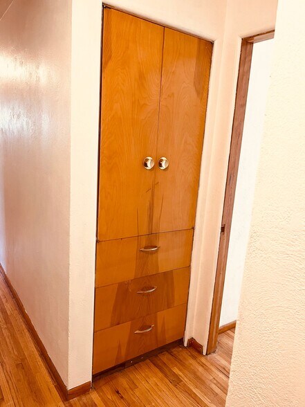 Building Photo - 2715 S 7th St