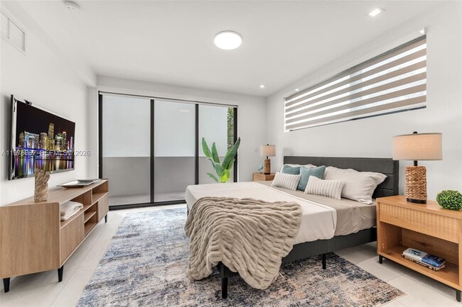 Building Photo - 721 SW 11th St