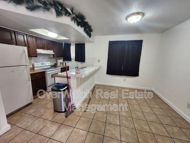 Building Photo - 530 Mumford St