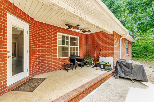 Building Photo - 121 Hillwood Dr