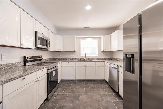 Building Photo - 11065 Waterford Ave