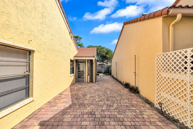 Building Photo - 2075 NW 15th Pl