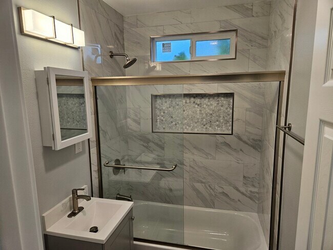 Building Photo - 3440 E 67th St