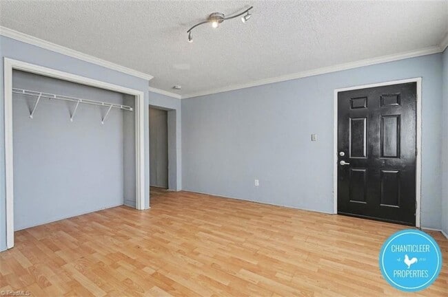 Building Photo - 1047 W Academy St