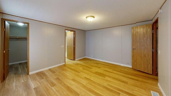 Building Photo - 147 American Ave