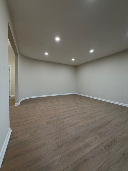 Building Photo - 10001 Paxton Rd