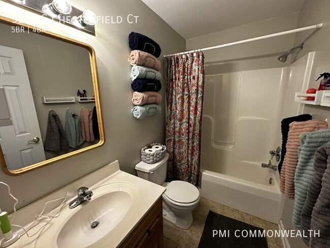 Building Photo - 3208 S Chesterfield Ct