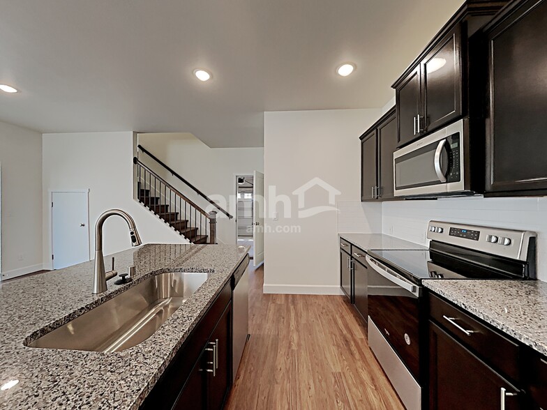 Building Photo - 33072 Eagle Peak Ln