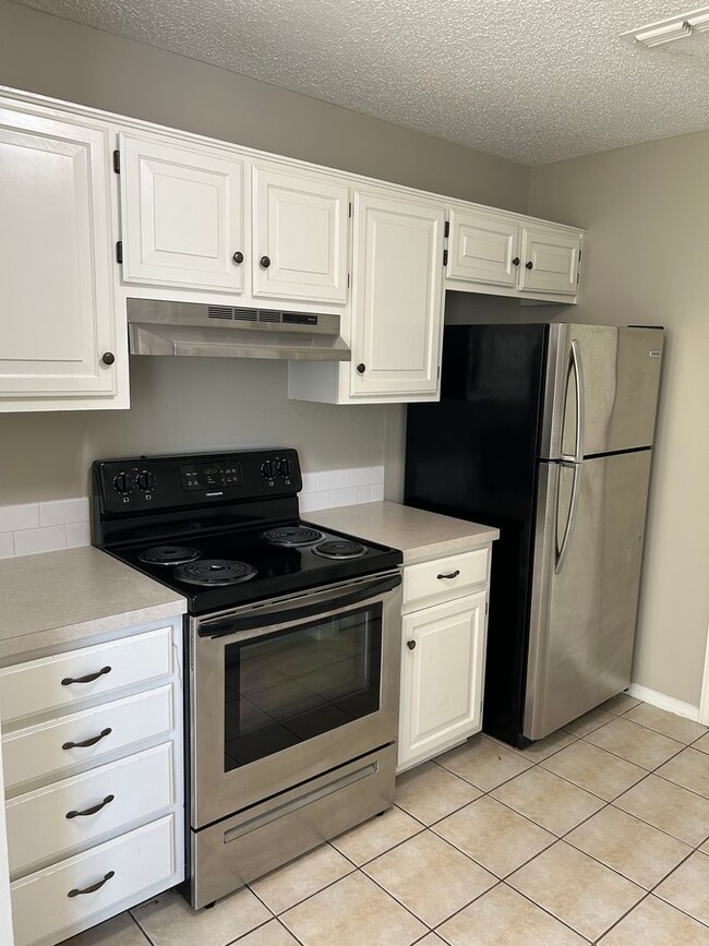 Building Photo - 1474 Timberline Dr