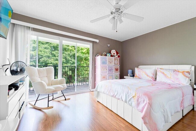 Building Photo - 8105 Lagos De Campo Blvd