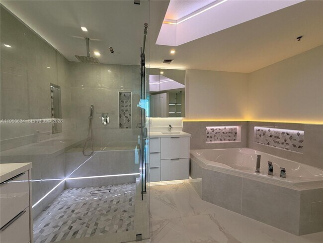 Building Photo - 2641 N Flamingo Rd