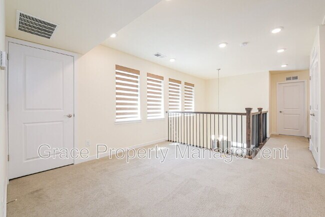 Building Photo - 2856 S Fox Ct