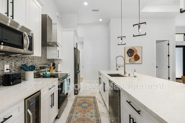 Building Photo - 1925 SW 3rd Terrace