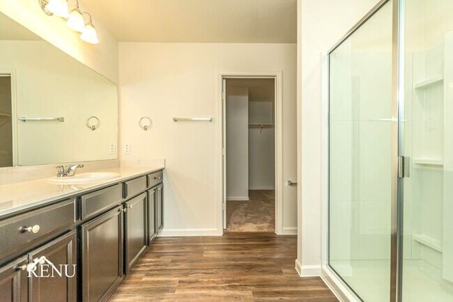 Building Photo - 464 Crestridge Dr