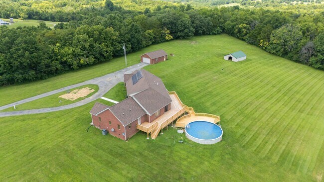 Building Photo - 1221 Hawthorne Ln