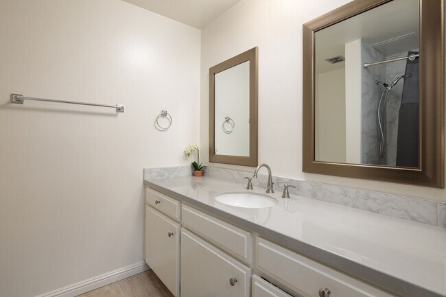 Building Photo - 11905 Avon Way