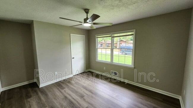 Building Photo - 1007 Strawberry Ln