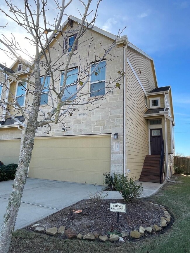 Building Photo - 23331 Del Rosso St