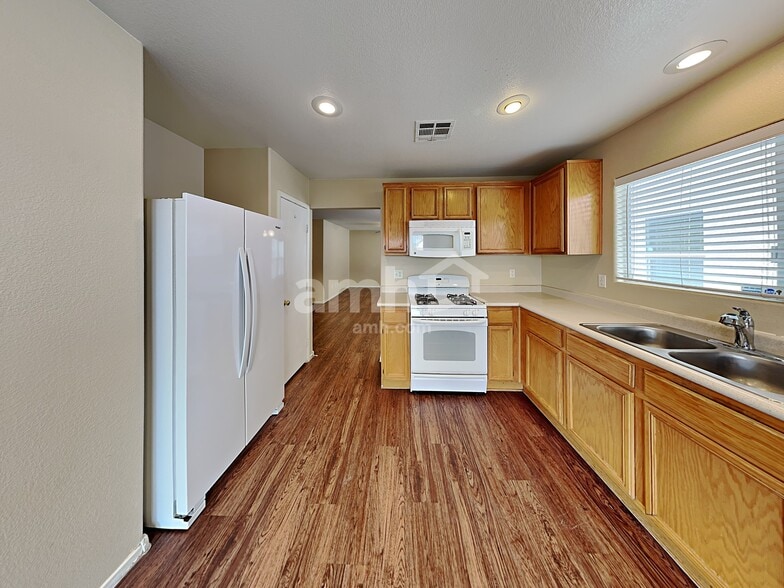 Building Photo - 6358 W Haleh Ave