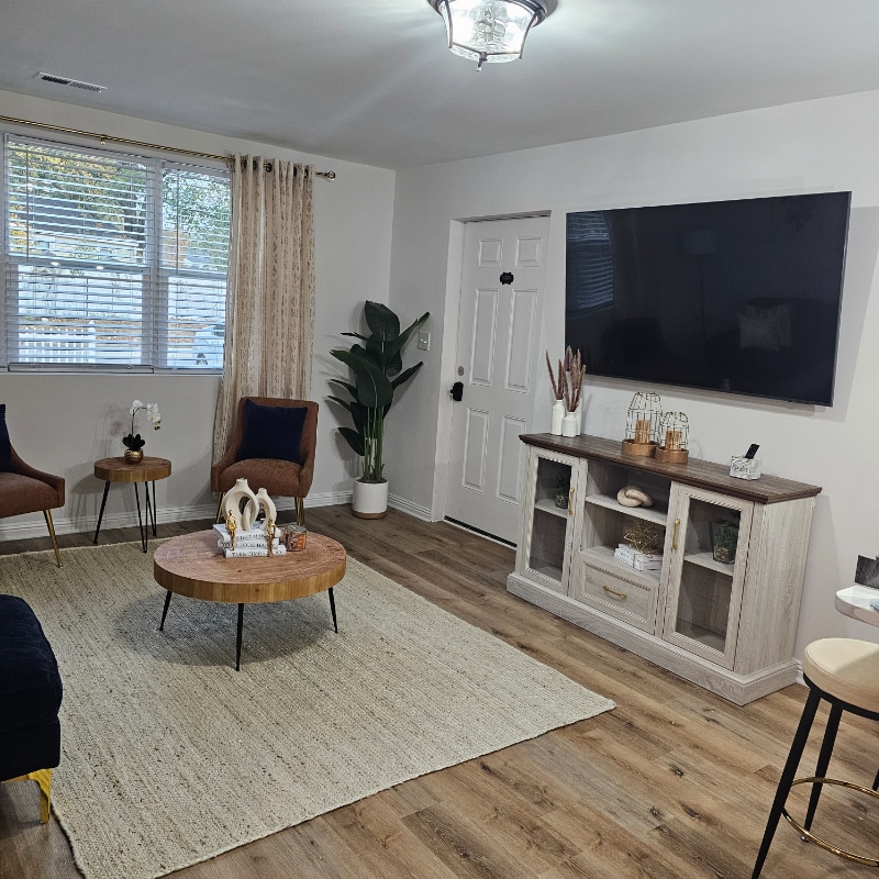 Building Photo - 822 S Kilbourne Rd