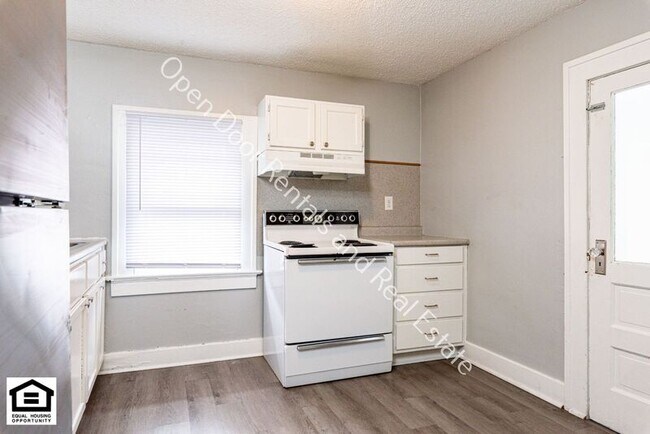 Building Photo - 2005 1/2 Bayer Ave