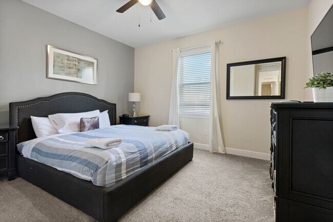 Building Photo - 551 Lasso Dr