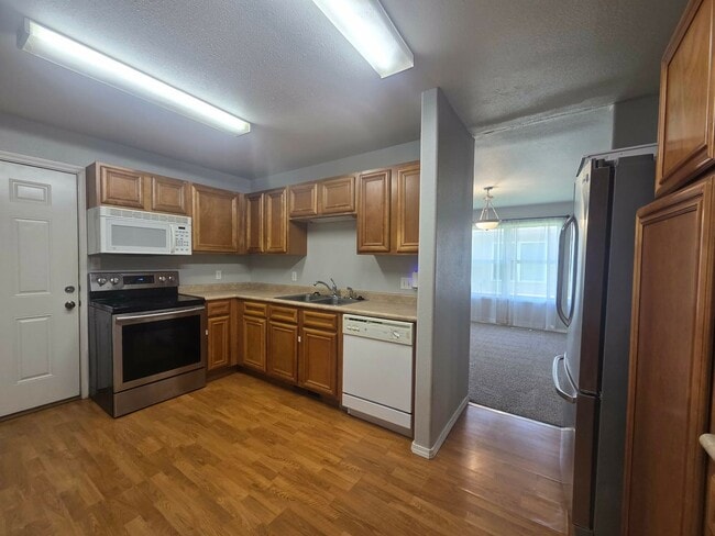 Building Photo - 906 Whitetail Ct