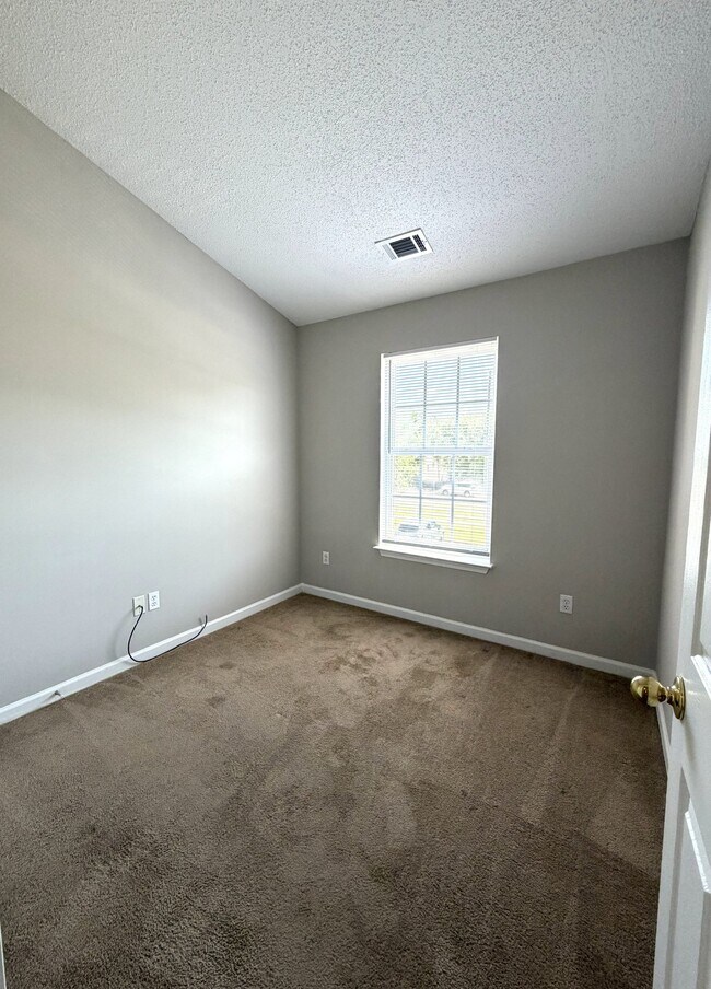 Building Photo - 113 Cirrus Ct