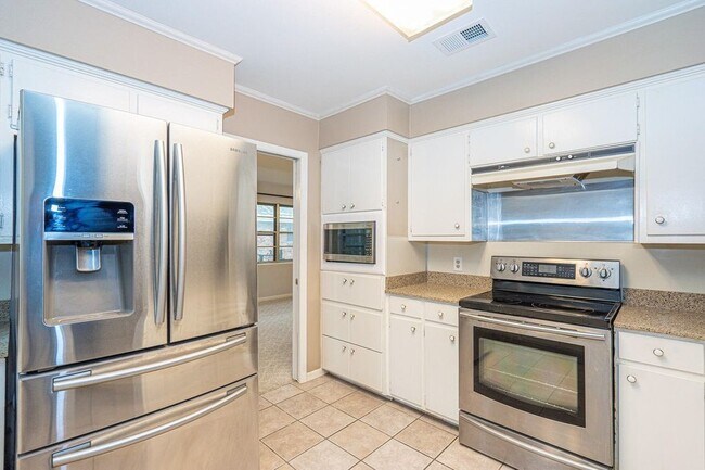 Kitchen southeast view - 722 Revere Ave