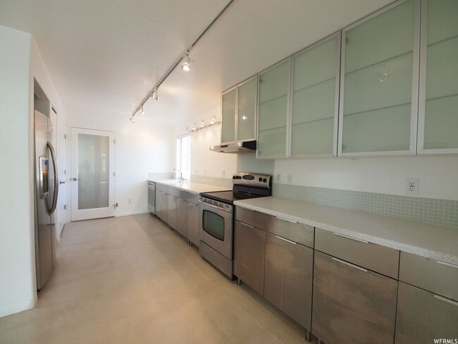 Building Photo - 430 Aspen Dr